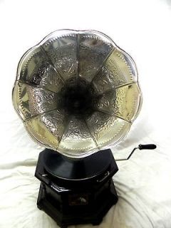 gramophone horn in Victor Phonographs