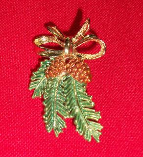 Vtg Goldtone GERRYS Christmas Tree Sprig Pin w/ Pinecones & Bow