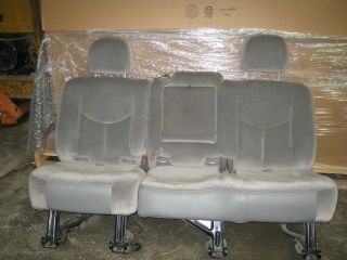 00 05,06 Chevy Suburban 2nd Row Gray Cloth Bench Seat
