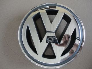 VW 05.5   10 VOLKSWAGEN JETTA V FRONT GRILLE EMBLEM NEW