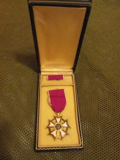 WWII Wrap Broach Brooch Legion of Merit Legionnaire Medal Ribbon Case 