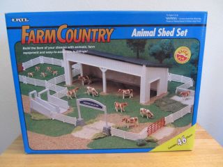   Ertl Farm Country Guernsey Animal Shed set. Awesome Hard to find