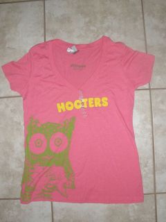 NEW WOMENS HOOTERS PINK NOTHING BEATS A PAIR T SHIRT TAMPA FL SIZES S 