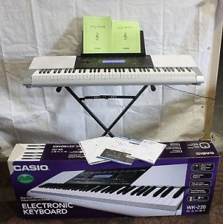 Casio piano keyboard in Electronic Keyboards