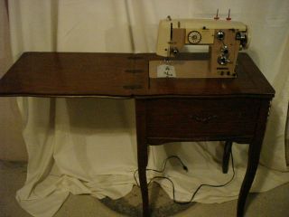 VINTAGE NELCO ELECTRIC SEWING MACHINE MODEL #2 4448 IN WOOD CABINET W 