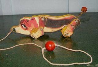 VINTAGE STYLE REPLICA OF SNIFFING BASSET HOUND DOG PULL TOY WOODEN