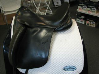 Used Hennig Classic Dressage Saddle Size 17 Black
