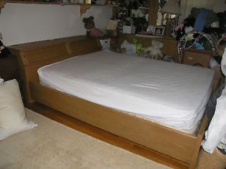 Queen size bed, Thomasville Country suite, with frame, blond ash 