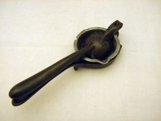 VINTAGE X RAY CAST IRON HAND JUICER WITH CAST ALUMINUM REAMER CUP