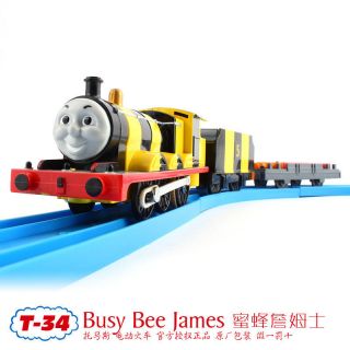 TOMY TRACKMASTER THOMAS MOTORISED TRAIN  T 34 BUSY BEE JAMES WITH 2 