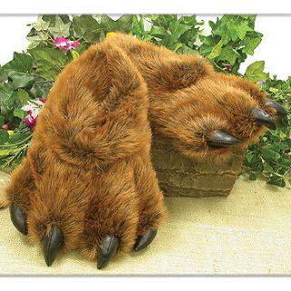 NEW NWT Grizzly Bear Paw Furry Slippers Medium   Kids 7 13 Women 5 9.5 