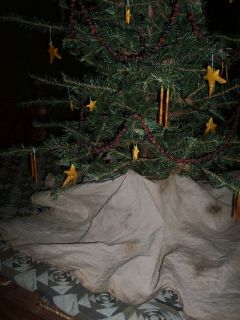 Primitive Early Look Christmas Tree Skirt   Aged Finish   Square