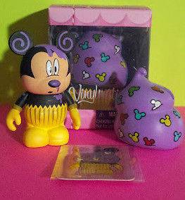   Vinylmation BAKERY Series Figure   Messy Mickey Confetti Cupcake