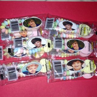 12 ONE DIRECTION CANDY CHARM BRACELET PARTY FAVORS