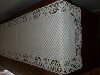   lACE IVORY WAVE AROUND CHECKERED INSIDE BORDER 14X54 ITEM 2707