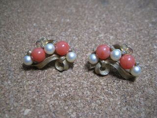   earrings coral and fake pearl Kramer gold toned clip on Circa 1950