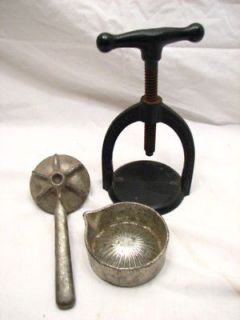 LANDERS &FRARY CAST IRON KITCHEN JUICER TOOL MEAT PRESS