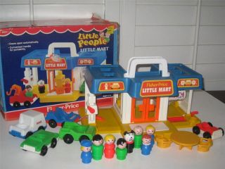 VINTAGE FISHER PRICE LITTLE PEOPLE LITTLE MART STORE LOT #2580