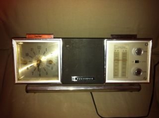 Vintage Panasonic portable base Clock FM AM Radio Model RC 7467