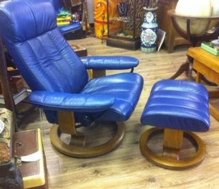 Ekornes Stressless Leather Lounge Chair And Matching Ottoman Ice Blue 