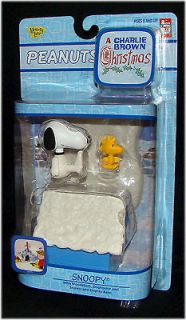 2006 Peanuts SNOOPY WOODSTOCK & DOGHOUSE Figure Set Charlie Brown 