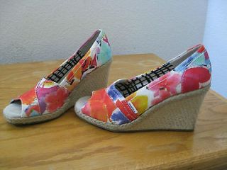 Toms shoes size 5 1/2 womens Wedge Floral Print Corbel
