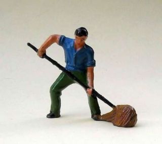 Vintage Lead MINT FARM WORKER by Benbros or Timpo 1950s   Britains era 