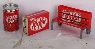 KitKat Nestle Chocolate give away VINTAGE transistor radio park bench 