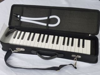 CHARIS MELODICA 37 KEYS with Zipped Case 3 Octive F 2 F