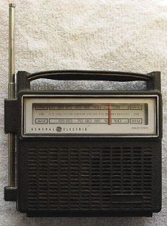 vintage GE AM FM portable radio, Original GE brand radio SOLID STATE