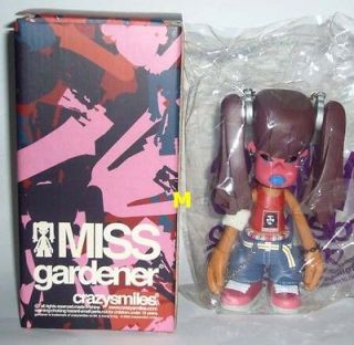 Michael Lau Crazysmiles 002 Vinyl Figure Miss Gardener Hand Parts Tom 