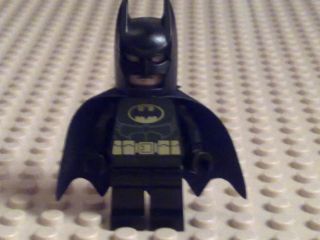 LEGO BATMAN MINIFIGURE IN BLACK SUIT AND WITH TYPE 2 COWL AND BOXED 
