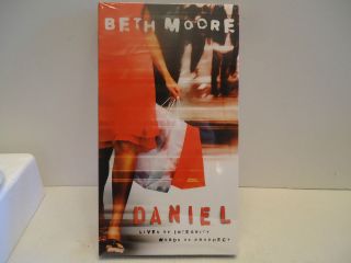 Beth Moore   Daniel Series. Lives of Integrity 6 DVD set