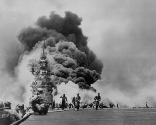 WW2 Photo, Kamikaze Attack on US Carrier WWII WW267