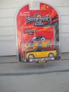 64 2005 CHEVROLET SSR TRUCK BLACK & YELLOW WITH WHITE INTER. BY 1 
