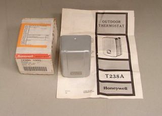 Honeywell T238A 1000 Outdoor Thermostat 3 Wire  60 +135 Deg F W/Manual 