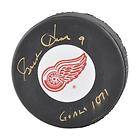 Gordie Howe Autographed Hockey Puck   1071 Goals   Mounted Memories 