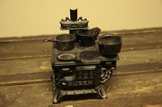 Miniature Vintage Queen Cast Iron Stove w/ Pots & Pans   Cast Iron 