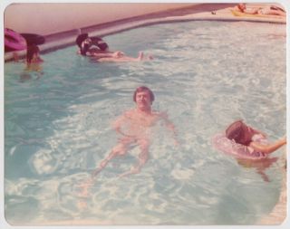 Vintage 70s PHOTO Of GUY MAN & KIDS In Inner Tubes Floating In POOL