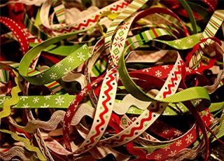 New Holly Berry Ribbon Set 11 yds Shipping discount