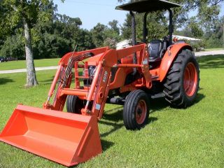 Kubota M7040 Tractor, 70HP, 2 WD, Front End Loader, ONLY 90 HOURS 