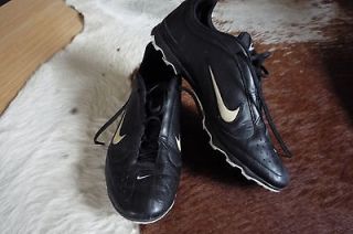 ladies nike black leater running shoes size 8