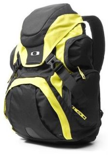 oakley limit backpack in Clothing, 