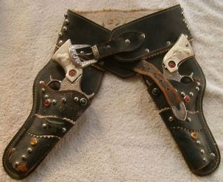 OLD VINTAGE WESTERN DOUBLE TOY HOLSTER WITH TWO TEXAN JRS CAP GUNS