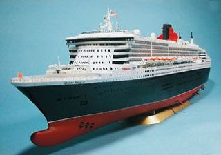 NEW Revell Germany 1/400 Queen Mary 2 05223 NIB