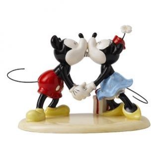 royal doulton mickey and minnie hugs and kisses figurin returns