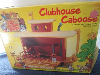 GET ALONG GANG FIGURES WIND UP VEHICLES + CLUBHOUSE CABOOSE IN BOX