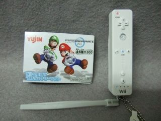 Japan YUJIN Gashapon MARIO KART Wii Controller Shape Mini Flashlight 
