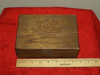 Vintage Roberts Panetelas Tampa Fla Wooden Cigar Box cracked