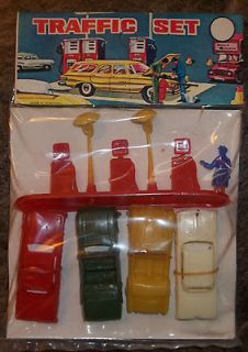 VTG 60s PLASTIC TOY SERVICE GAS STATION & CARS UNOPENED HONG KONG RED